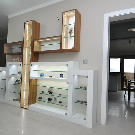 Apartment Dekar *